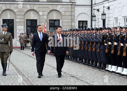 Warschau, Polen. 20. Juni 2016. Chinesischen Staatspräsidenten Xi Jinping besucht eine Willkommenszeremonie von polnischen Präsidenten Andrzej Duda in Warschau, Polen, 20. Juni 2016 statt. Bildnachweis: Rao Aimin/Xinhua/Alamy Live-Nachrichten Stockfoto