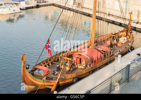 Montreal, Kanada. 20. Juni 2016. viking Drakkar 'draken Harald harfagre' ist im Alten Hafen von Montreal, Quebec, Kanada Kredit: Marc bruxelle/alamy leben Nachrichten Stockfoto