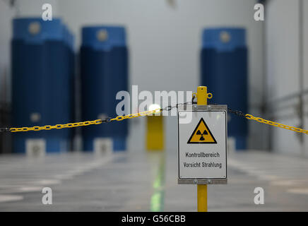 Neckarwestheim, Deutschland. 20. Juni 2016. Castor-Behälter mit abgebrannten Brennelementen in einem Tunnel im Zwischenlager des Kernkraftwerks Neckarwestheim, Deutschland, 20. Juni 2016 Gemeinschaft. In der Zukunft hat beschlossen, abgebrannten Brennelemente aus dem Kernkraftwerk Obrigheim für die Zwischenlagerung bei Neckarwestheim EnBW zu bewegen. Foto: JAN-PHILIPP STROBEL/Dpa/Alamy Live News Stockfoto