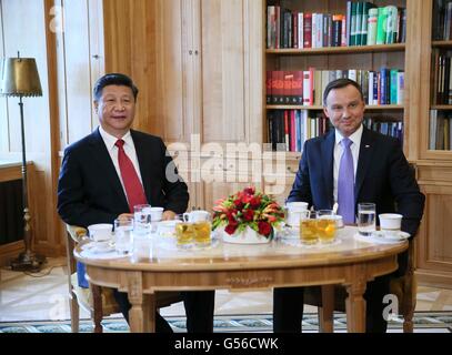 Warschau, Polen. 20. Juni 2016. Chinesische Präsident Xi Jinping (L) führt Gespräche mit polnischen Präsidenten Andrzej Duda in Warschau, Polen, 20. Juni 2016. Bildnachweis: Lan Hongguang/Xinhua/Alamy Live-Nachrichten Stockfoto