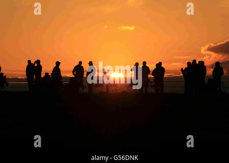 Rennstrecke in Le Mans, Le Mans, Frankreich. 18. Juni 2016. 24-Stunden-Rennen von Le Mans. Gänger Uhr während der Sonnenuntergang Stunden Rennen © Action Plus Sport/Alamy Live News Stockfoto