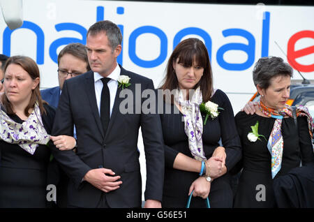 Parliament Square, Westminster, London, UK, 20. Juni 2016, MP Peter Kyle an den Tribut in Parliament Square gegenüber der Houses of Parliament nach Teilnahme an den Dienst des Gebets und der Erinnerung an St. Margaret Kirche ist. Bildnachweis: JOHNNY ARMSTEAD/Alamy Live-Nachrichten Stockfoto