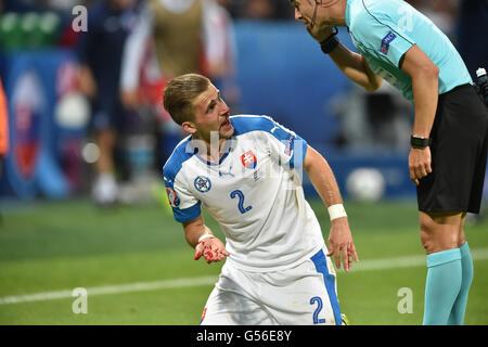 Stade Geoffroy-Guichard, St Etienne, Frankreich. 20. Juni 2016. Gruppe B-match zwischen Slowakei und England Geoffroy Guichard Stadion in Saint-Etienne, Frankreich, 20 Juni. Peter Pekarík (Slo) Credit: Action Plus Sport/Alamy Live News Stockfoto