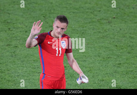 Saint Etienne, Frankreich. 20. Juni 2016. Jamie Vardy England Gesten Publikum nach der Euro 2016 Gruppe B-Fußballspiel zwischen England und der Slowakei in Saint-Etienne, Frankreich, 20. Juni 2016. Das Spiel endete mit einem Unentschieden 0: 0. Bildnachweis: Xinhua/Alamy Live-Nachrichten Stockfoto