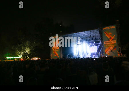 Zagreb, Kroatien. 20. Juni 2016. : Ambiente und Atmosphäre am ersten Tag des 11. INmusic Festival befindet sich auf dem See Jarun in Zagreb, Kroatien. OTP Weltbühne. Bildnachweis: PhotoJa/Alamy Live-Nachrichten Stockfoto