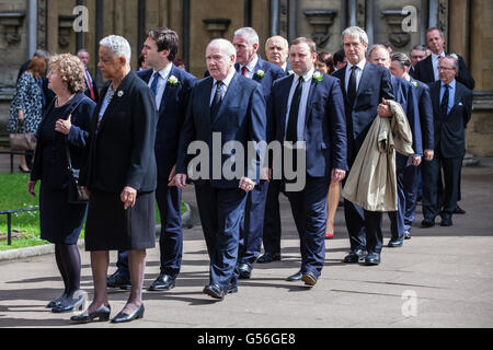 London, UK. 20. Juni 2016. Schatten Home Secretary Andy Burnham, Herr Reid of Cardowan und Iain Duncan Smith MP kommen in der St. Margarets Church in Westminster, zusammen mit anderen Abgeordneten und Mitglieder des House Of Lords, für einen besonderen Service in Andenken an Jo Cox. Die Teilnehmer trugen weiße Rosen. Jo Cox wurde am 16. Juni in ihrem Wahlkreis Batley und Spen getötet. Bildnachweis: Mark Kerrison/Alamy Live-Nachrichten Stockfoto