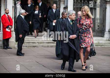 London, UK. 20. Juni 2016. John Bercow, Sprecher des House Of Commons, und seine Frau Sally verlassen St Margarets Church in Westminster, nach einen besonderen Service im Gedenken an Jo Cox. Jo Cox wurde am 16. Juni in ihrem Wahlkreis Batley und Spen getötet. Bildnachweis: Mark Kerrison/Alamy Live-Nachrichten Stockfoto