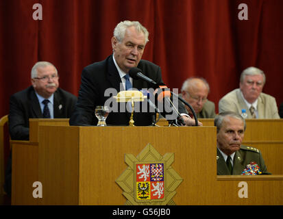 Prag, Tschechische Republik. 21. Juni 2016. Tschechische Präsident Milos Zeman besucht 10. Kongress der Tschechischen Freiheitskämpfer in Prag, Tschechische Republik, 21. Juni 2016. Bildnachweis: Michal Krumphanzl/CTK Foto/Alamy Live-Nachrichten Stockfoto