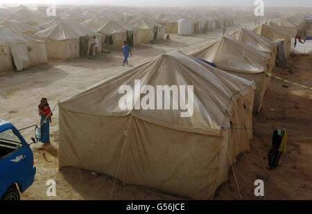 Falludscha. 21. Juni 2016. Foto aufgenommen am 21. Juni 2016 zeigt eine Ansicht eines Lagers für Binnenvertriebene, die von Schlachten zwischen der irakischen Armee und den islamischen Staat im Khalidiya, Irak geflohen. Bildnachweis: Khalil Dawood/Xinhua/Alamy Live-Nachrichten Stockfoto