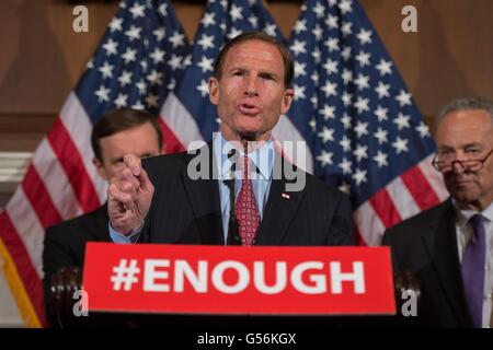 Washington, Vereinigte Staaten von Amerika. 20. Juni 2016. US-Senator Richard Blumenthal von Connecticut zusammen mit anderen demokratischen spricht über Waffenkontrolle Gesetzgebung im Rahmen einer Pressekonferenz auf dem Capitol Hill 20. Juni 2016 in Washington, DC. Senat Republikaner schlossen sich zusammen um Waffenkontrolle Bemühungen von den Demokraten trotz schlimmsten Masse Dreharbeiten in der modernen Geschichte letzte Woche in Orlando zu stoppen. Bildnachweis: Planetpix/Alamy Live-Nachrichten Stockfoto