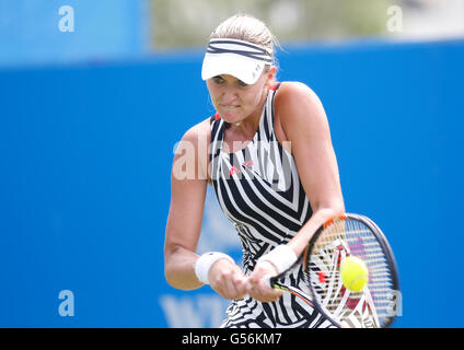 21.06.2016 Eastbourne, England. Aegon International Eastbourne-Tennis-Turnier. Kristina Mladenovic (FRA) Niederlagen Timea Bacsinszky (SUI) durch eine Kerbe 6-1, 7-5 in ihrem 1. Vorrundenspiel in Devonshire Park. Stockfoto