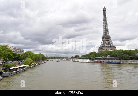 Paris, Frankreich. 21. Juni 2016. Gesamtansicht des Eiffelturms vor der UEFA Euro 2016 Gruppe C Fußball-match zwischen Nordirland Vs Deutschland in Stadion Parc des Princes in Paris, Frankreich, 21. Juni 2016. Foto: Peter Kneffel/Dpa/Alamy Live News Stockfoto