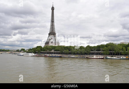 Paris, Frankreich. 21. Juni 2016. Gesamtansicht des Eiffelturms vor der UEFA Euro 2016 Gruppe C Fußball-match zwischen Nordirland Vs Deutschland in Stadion Parc des Princes in Paris, Frankreich, 21. Juni 2016. Foto: Peter Kneffel/Dpa/Alamy Live News Stockfoto