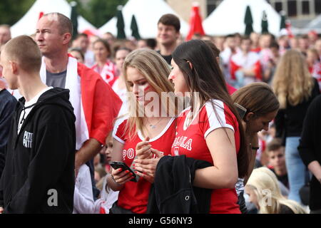 Danzig, Polen 21. Juni 2016 Fan-Zone in Gdansk Stadtzentrum während des Spiels der UEFA EURO 2016 in Frankreich. Polnischen Fußballfans Team zu reagieren, während die Polen V Ukraine Spiel Credit: Michal Fludra/Alamy Live News Stockfoto