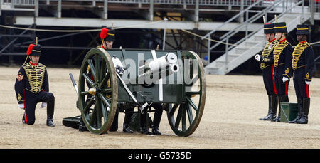 S truppe, Royal Horse Artillery feuern einen königlichen Salute mit 41 Pistolen im Rahmen der Feierlichkeiten zum Diamantenjubiläum von Königin Elizabeth II. Stockfoto