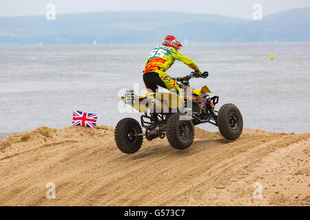 BXUK Meisterschaft Racing - Quad bikes Rennen rund um den Kurs in Bournemouth Beach im Juni beim Bournemouth Räder Festival Stockfoto