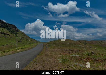 Weg zum Giants Castle KwaZulu-Natal Natur reserve, Drakensberge Südafrika Stockfoto