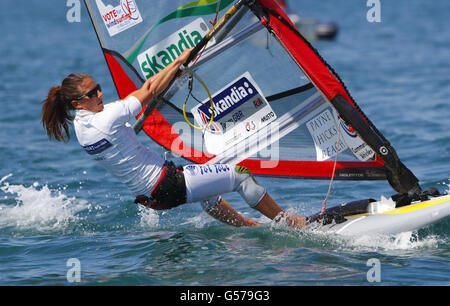 Segeln - Team GB Photocall - Weymouth. Die britische Olympic Women's RS:X-Segelin Bryony Shaw auf dem Wasser bei der Weymouth and Portland National Sailing Academy. Stockfoto