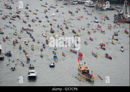 Diamant-Jubiläum feiern - Thames Festzug Stockfoto