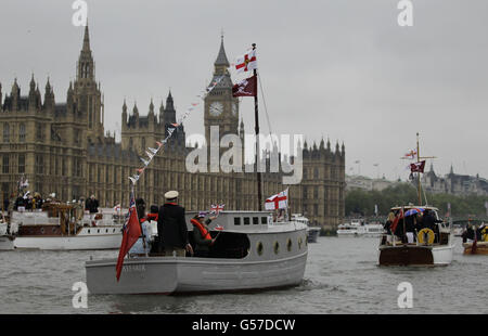 Diamant-Jubiläum feiern - Thames Festzug Stockfoto