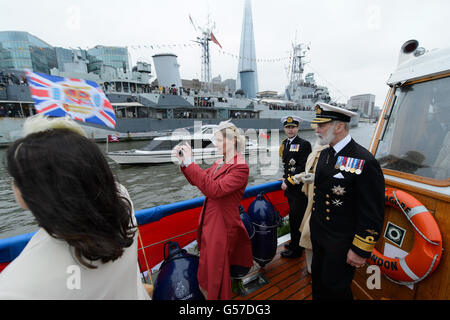 Diamant-Jubiläum feiern - Thames Festzug Stockfoto