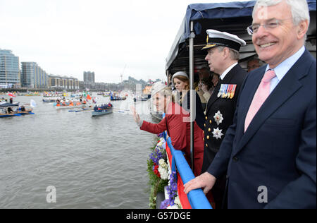 Diamant-Jubiläum feiern - Thames Festzug Stockfoto