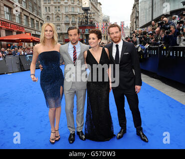 (Rechts nach links) Michael Fassbender, Noomi Rapace, Logan Marshall-Green und Charlize Theron kommen zur Weltpremiere des Films Prometheus im Leicester Square, London. Stockfoto