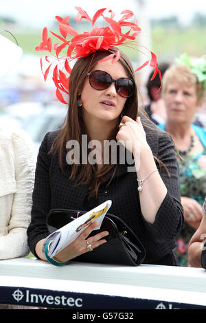 Pferderennen Sie - Investec Derby Festival - Tag eins - Investec Damentag - Epsom Racecourse Stockfoto