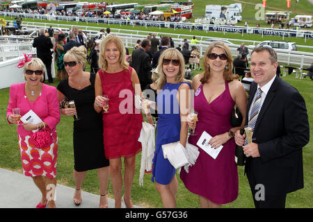 Pferderennen Sie - Investec Derby Festival - Tag eins - Investec Damentag - Epsom Racecourse Stockfoto