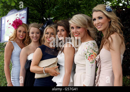 Pferderennen Sie - Investec Derby Festival - Tag eins - Investec Damentag - Epsom Racecourse Stockfoto