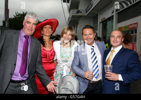 Pferderennen Sie - Investec Derby Festival - Tag eins - Investec Damentag - Epsom Racecourse Stockfoto