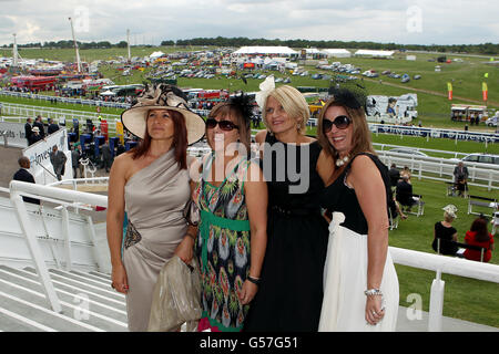 Pferderennen Sie - Investec Derby Festival - Tag eins - Investec Damentag - Epsom Racecourse Stockfoto