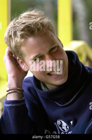 Prinz William in der Unterkunft des Teams im Dorf Tortel, Südchile während seiner Raleigh International Expedition. Stockfoto