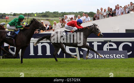 Pferderennen Sie - Investec Derby Festival - Tag eins - Investec Damentag - Epsom Racecourse Stockfoto