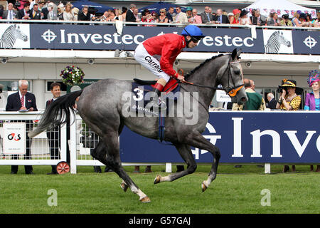 Pferderennen Sie - Investec Derby Festival - Tag eins - Investec Damentag - Epsom Racecourse Stockfoto