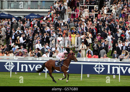 Pferderennen Sie - Investec Derby Festival - Tag eins - Investec Damentag - Epsom Racecourse Stockfoto