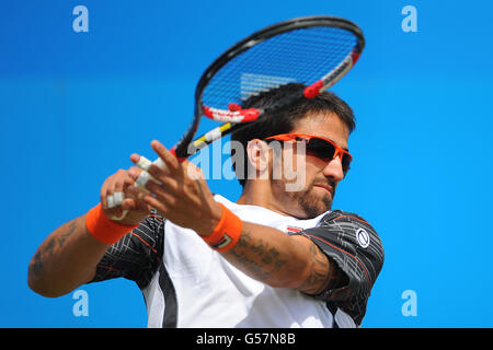 Tennis - AEGON Championships 2012 - Tag fünf - The Queen's Club. Serbiens Janko Tipsarevic in Aktion gegen den Yen-Hsun Lu aus China in Taipeh Stockfoto