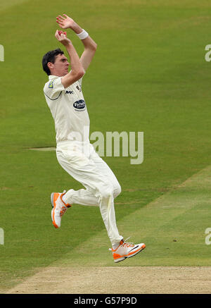 Cricket - LV= County Championship - Division One - Middlesex gegen Sussex - Tag zwei - Lord's. Steve Magoffin von Sussex in Action Bowling Stockfoto