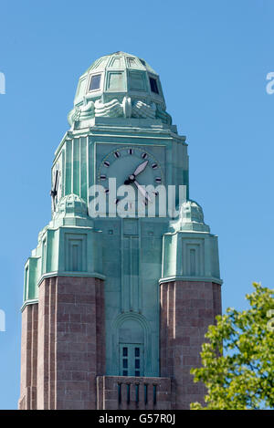 Uhrturm von Helsinki Hauptbahnhof entfernt. Finnland Stockfoto