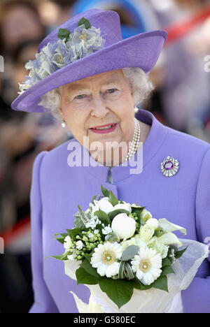 Königin Elisabeth II. Besucht eine neue Entbindungsstation im Lister Hospital in Stevenage. Stockfoto