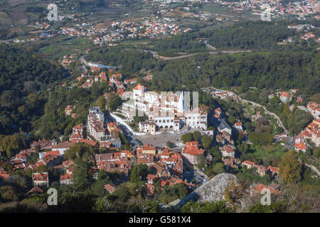 Sintra, Ansicht der Nationalpalast (16. Jh.) als UNESCO-Weltkulturerbe eingestuft Stockfoto