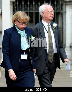 Labour Baronin Angela Smith von Basildon, als sie nach einem Service von Gebet und Gedenken zum Gedenken an verlässt ermordet Seufzer MP Jo Cox, an St. Margaret in Westminster, Zentrum von London. Stockfoto