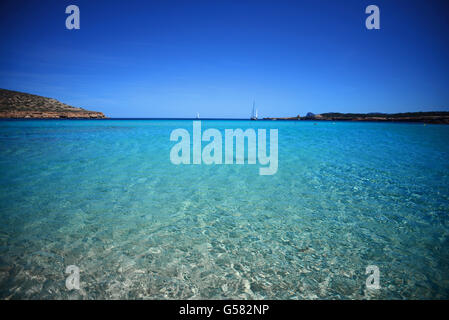 Cala Conta Strand (Platges de Comte und Cala Compte) in Ibiza, Balearen, Spanien Stockfoto