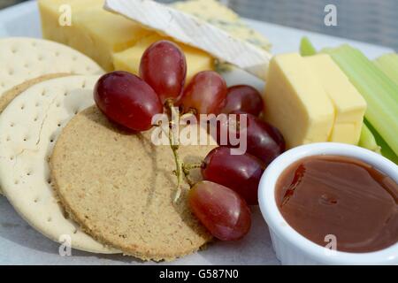 Käse und Cracker Stockfoto