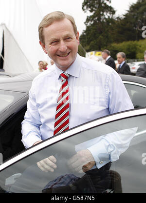 Taoiseach Enda Kenny beim Bord Bia Bloom Festival im Phoenix Park, Dublin, während die Zählung im Referendum über die Haushaltsstabilität fortgesetzt wird. Stockfoto