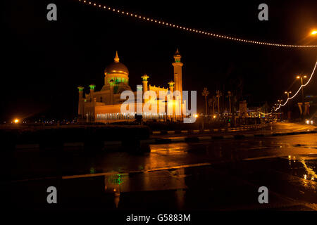 Sultan Omar Ali Saifuddin Moschee und Straße Stockfoto