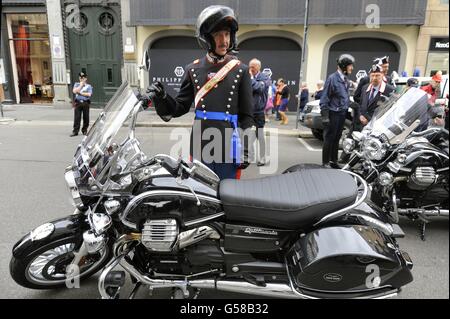 Carabinieri Landesverband sammeln sich 202 Jubiläum der Stiftung; Kürassiere auf Motorrädern Stockfoto