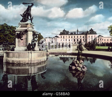 Schloß Drottningholm in Stockholm in Schweden. Europa, Schweden, Sverige, Skandinavien, Reisen, Drottningholm Palace in Stockholm, 1910er Jahre, 1920er-Jahre des 20. Jahrhunderts, archivieren, Carl Simon, Geschichte, historisch, hand, farbigem Glas-Folie, Burg, Royal, Architektur, Gebäude Stockfoto