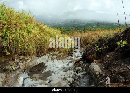 Alten Lavastrom aus Tompaluan Krater. Vulkan Lokon-Empung. Tomohon. Nord-Sulawesi. Indonesien Stockfoto