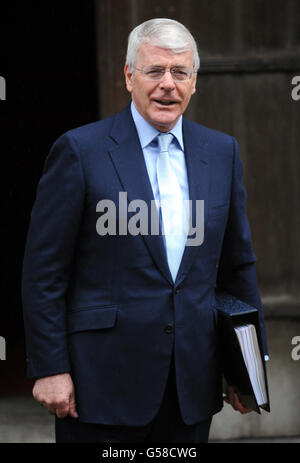 Der ehemalige Premierminister Sir John Major kommt an den Royal Courts of Justice, London, um an der Leveson-Untersuchung über Pressestandards teilzunehmen. Stockfoto